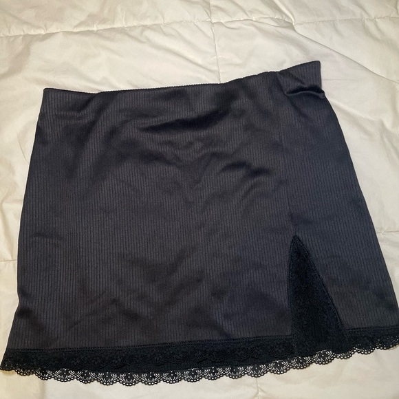 H&M Divided Dresses & Skirts - Elastic Black stretch Lace Trim Mini Skirt size L